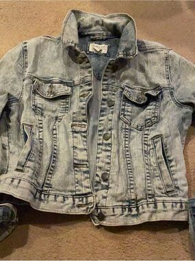 Light Wash Denim Jacket in Faded Blue